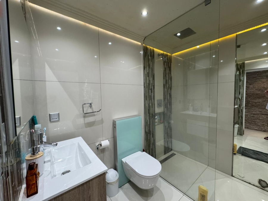 To Let 2 Bedroom Property for Rent in Royal Ascot Western Cape